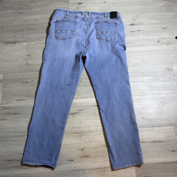 Tommy Bahama Mens Jeans Medium Wash Straight Leg Size 42x32 Stretch Tropical - Picture 4 of 8